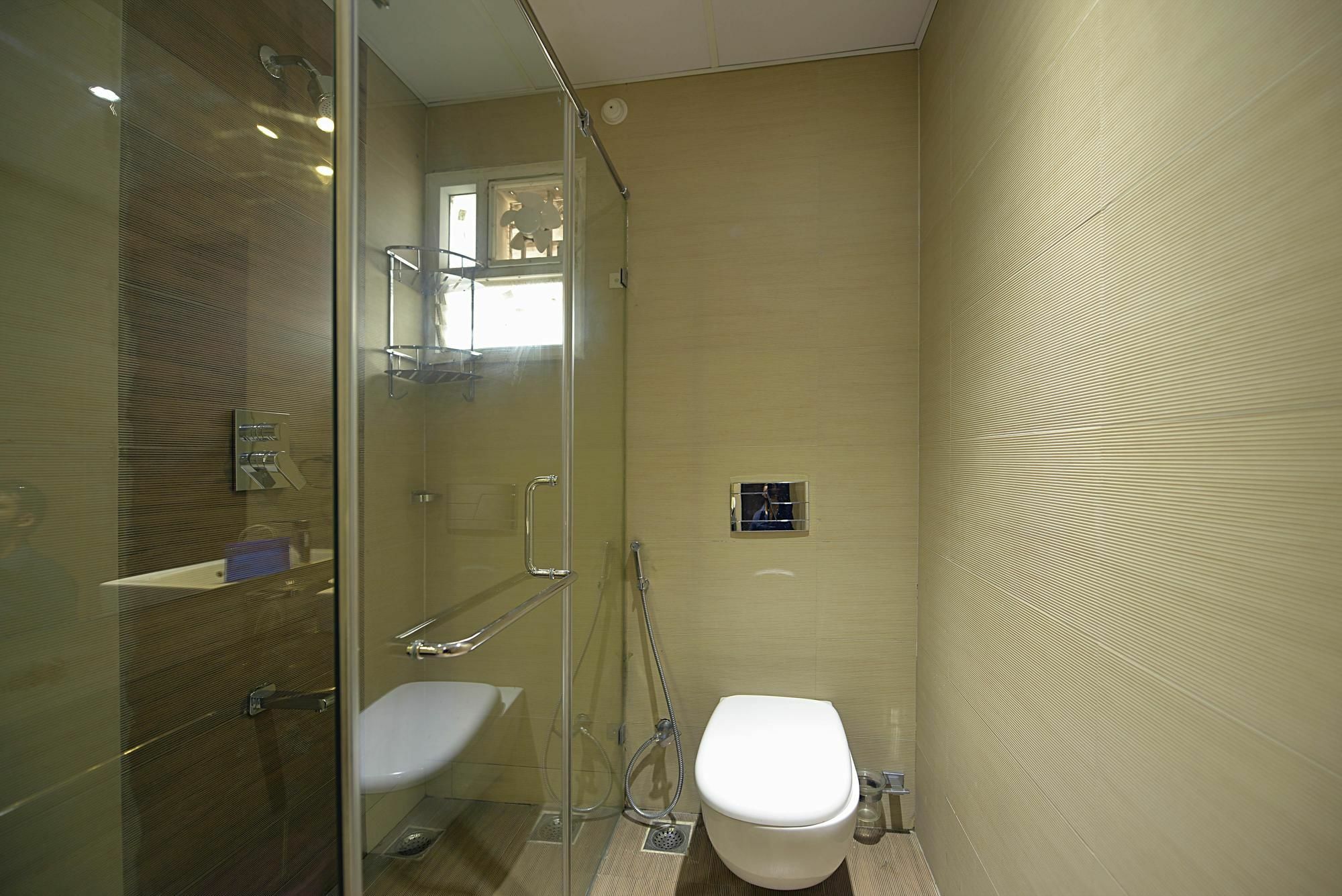 Hotel Oyo Premium Raheja Mindspace Hyderabad