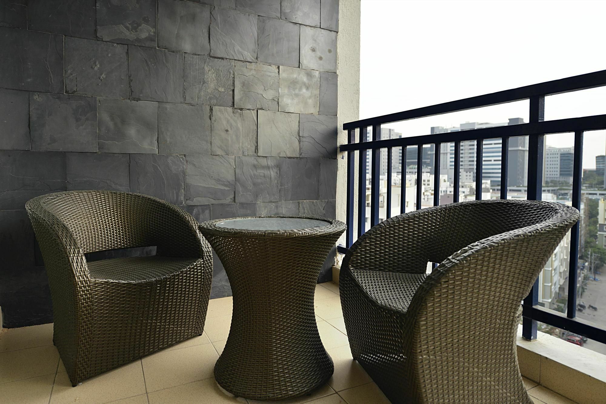 Oyo Premium Raheja Mindspace Hotel 3*
