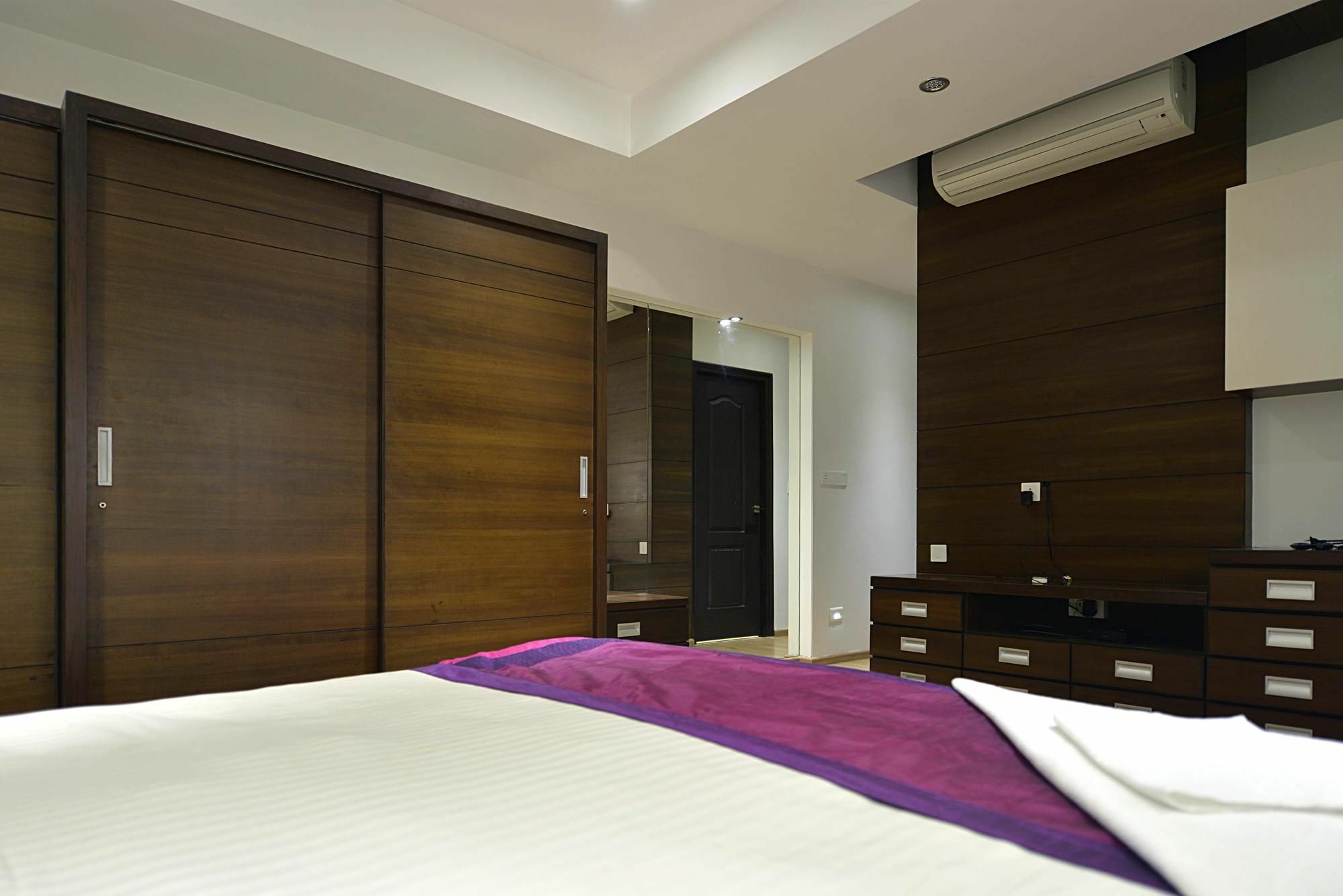 Hotel Oyo Premium Raheja Mindspace Hyderabad