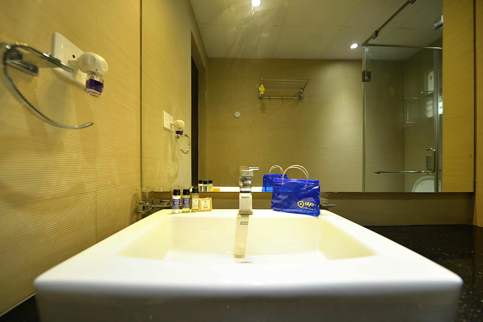 Oyo Premium Raheja Mindspace 3*