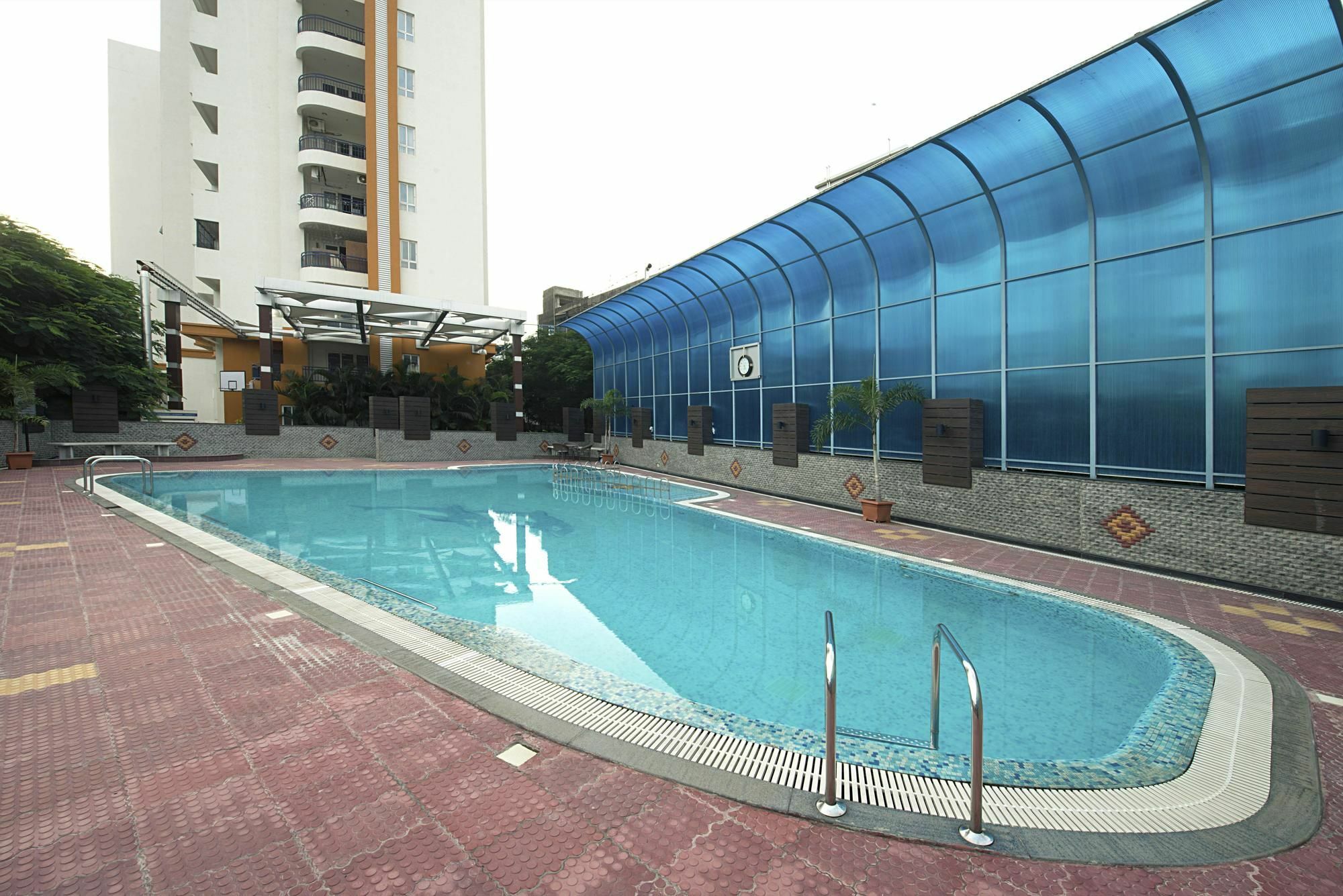 Oyo Premium Raheja Mindspace Hotel Hyderabad