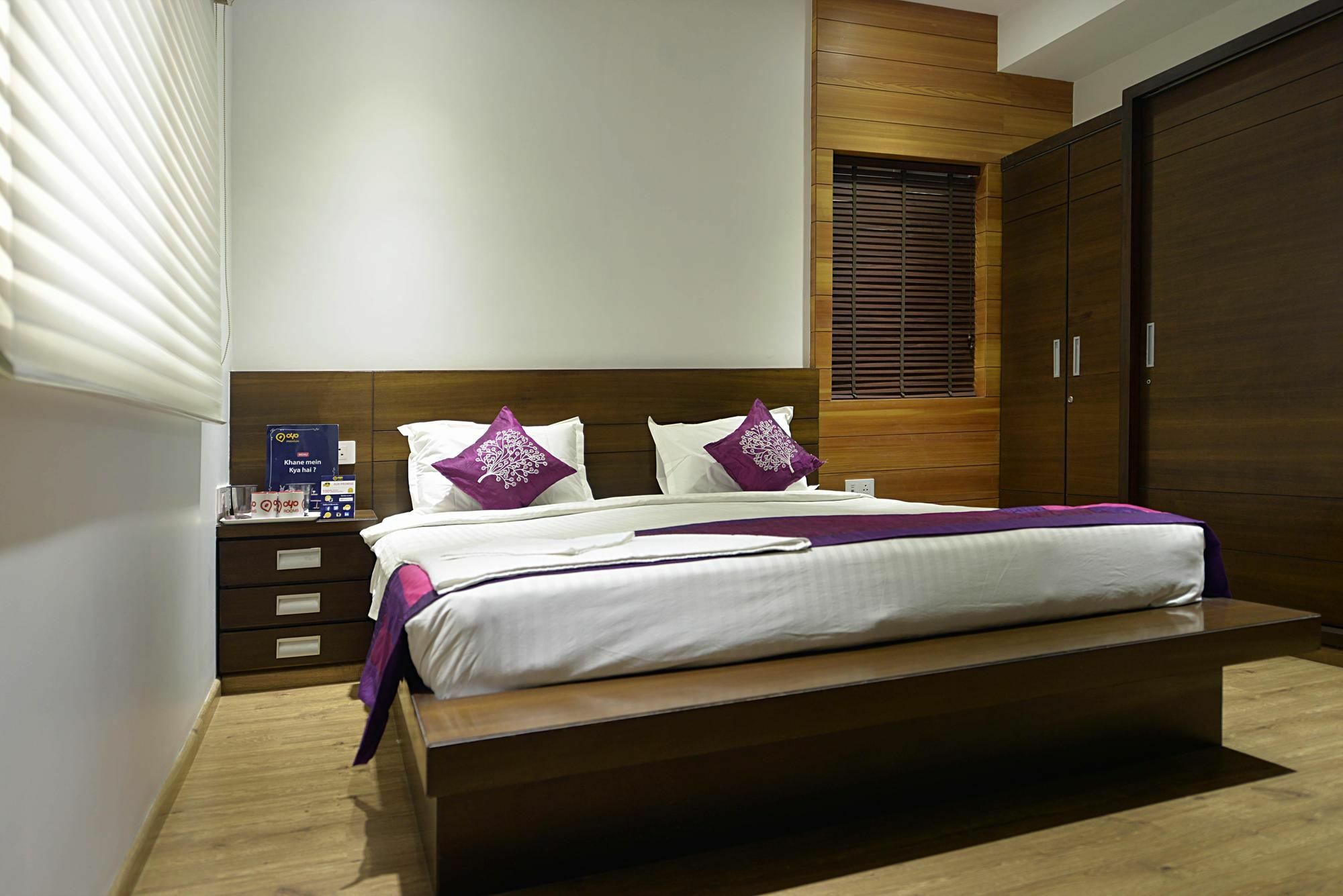 Hotel Oyo Premium Raheja Mindspace Hyderabad