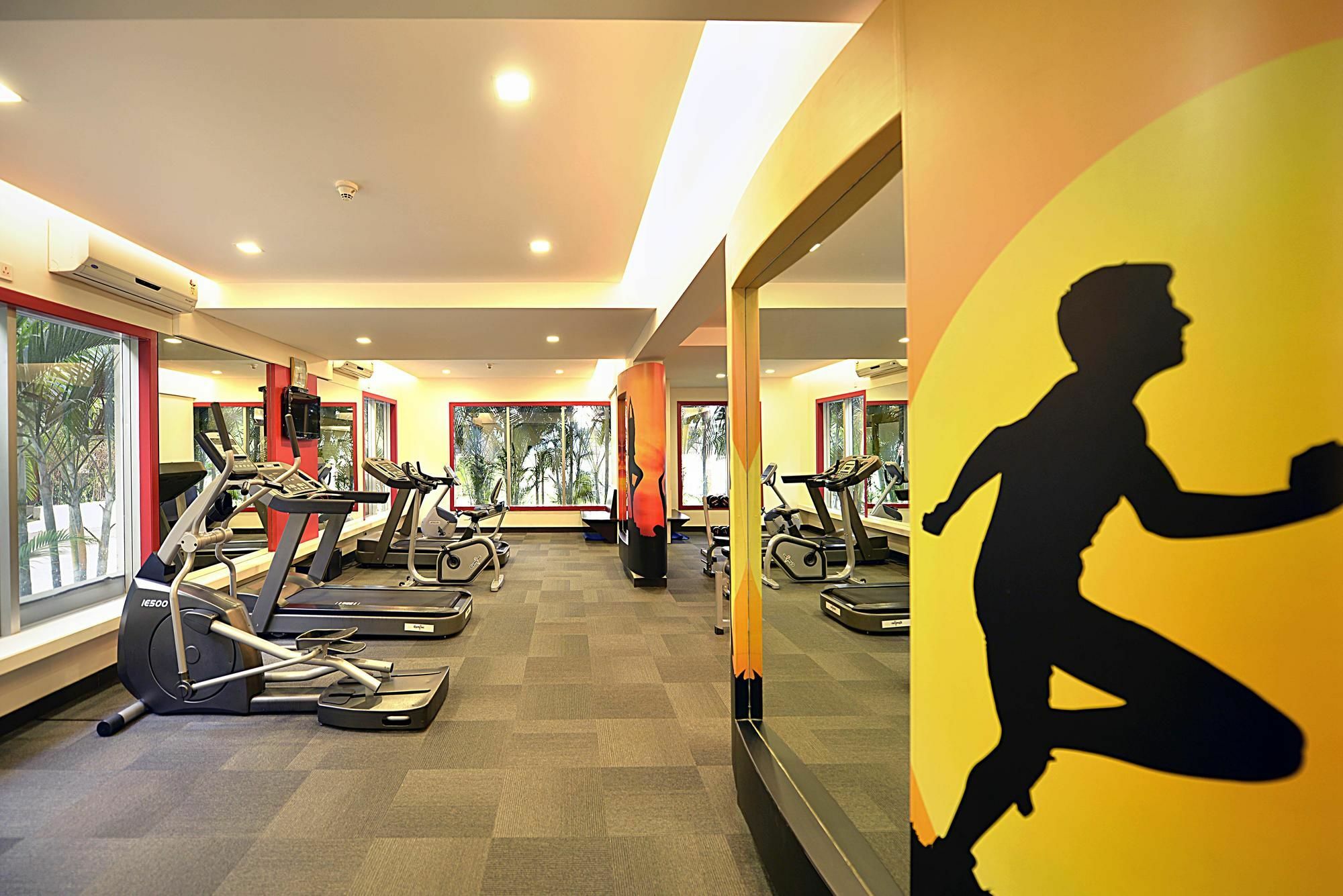 Oyo Premium Raheja Mindspace Hotel Hyderabad