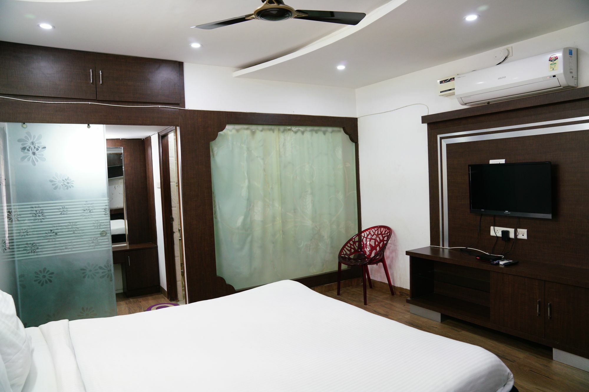 Hitech Shilparamam Apartment *