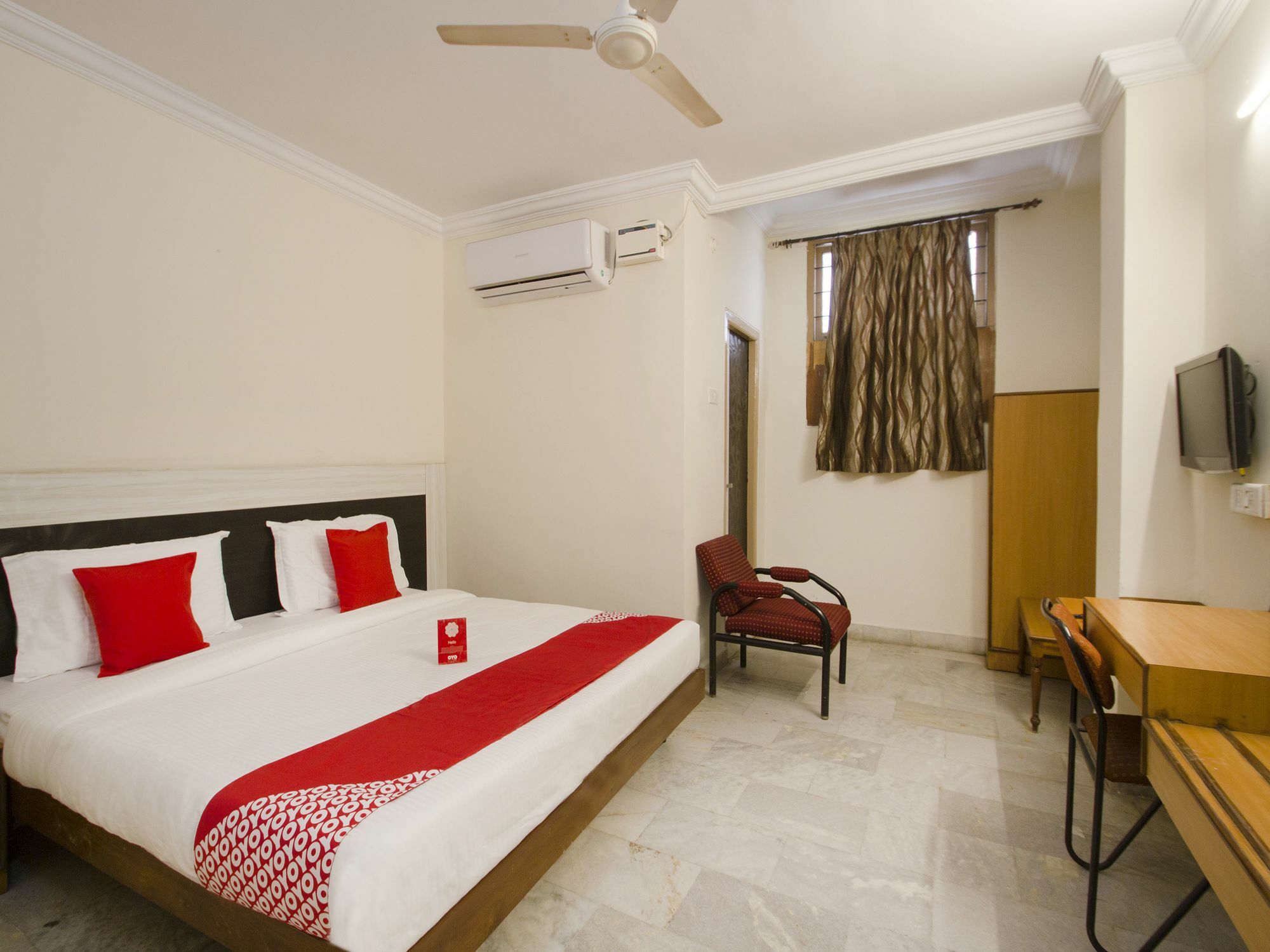 Oyo 11321 Goutham Residency Hotel 3*