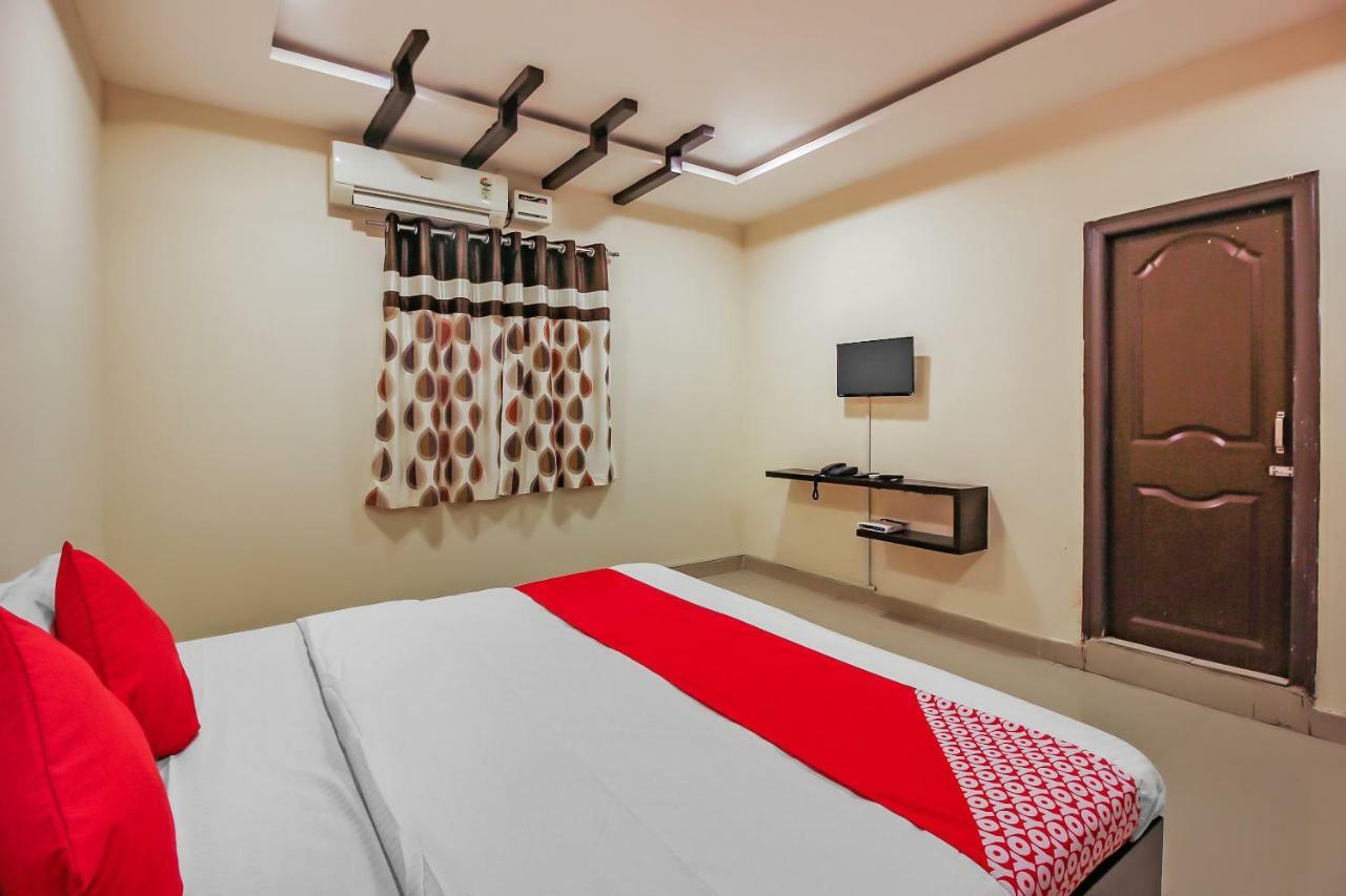 Hotel Oyo 18725 Sr Grand 3*