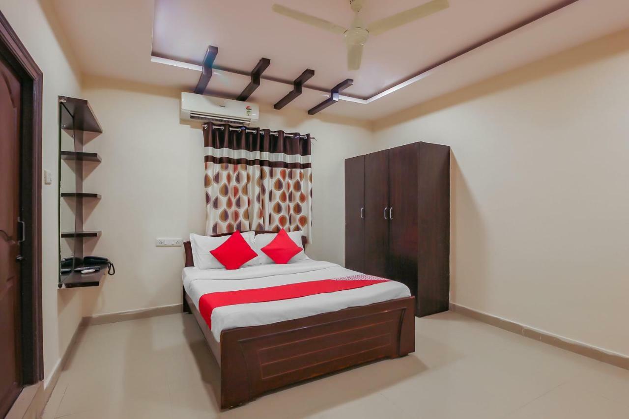 Oyo 18725 Sr Grand 3* Hyderabad