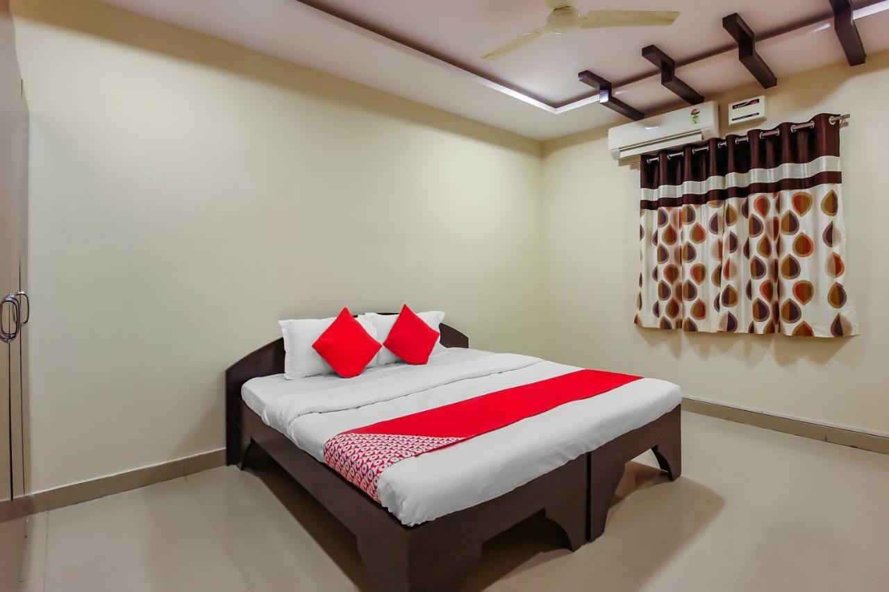 Oyo 18725 Sr Grand Hyderabad