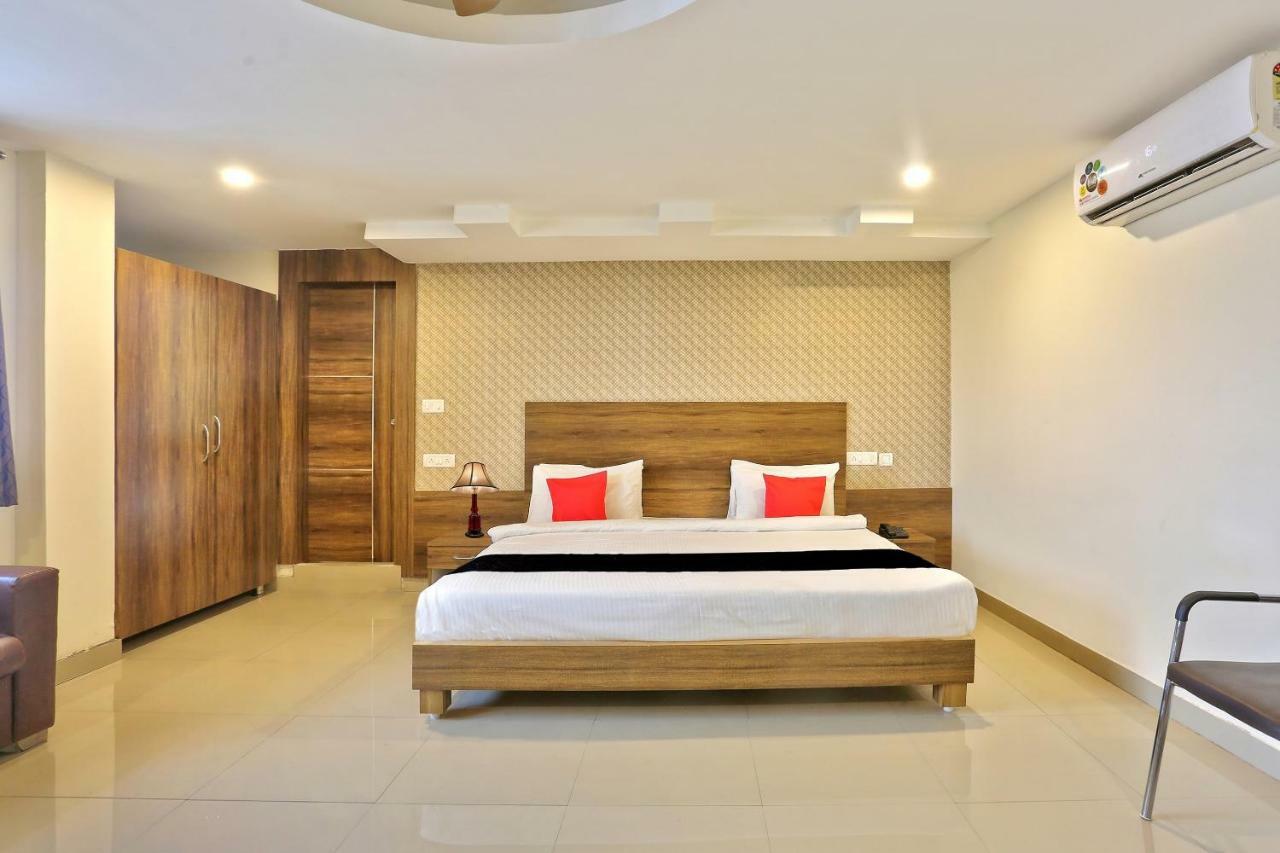 Capital O 15079 Navvada Regency Hotel 3*