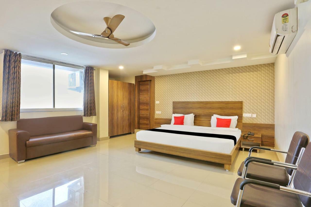 Capital O 15079 Navvada Regency 3* Hyderabad