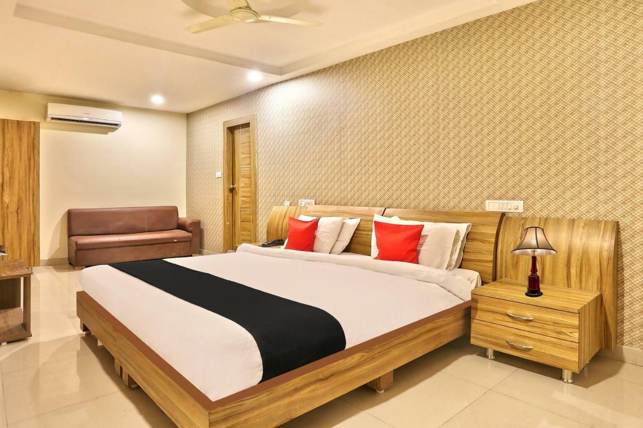 Capital O 15079 Navvada Regency 3*