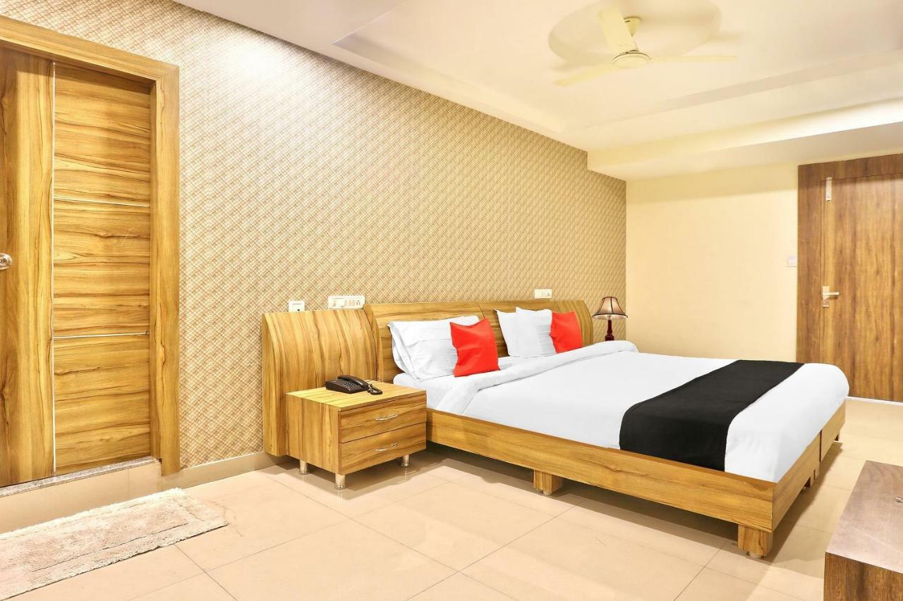 Capital O 15079 Navvada Regency Hyderabad