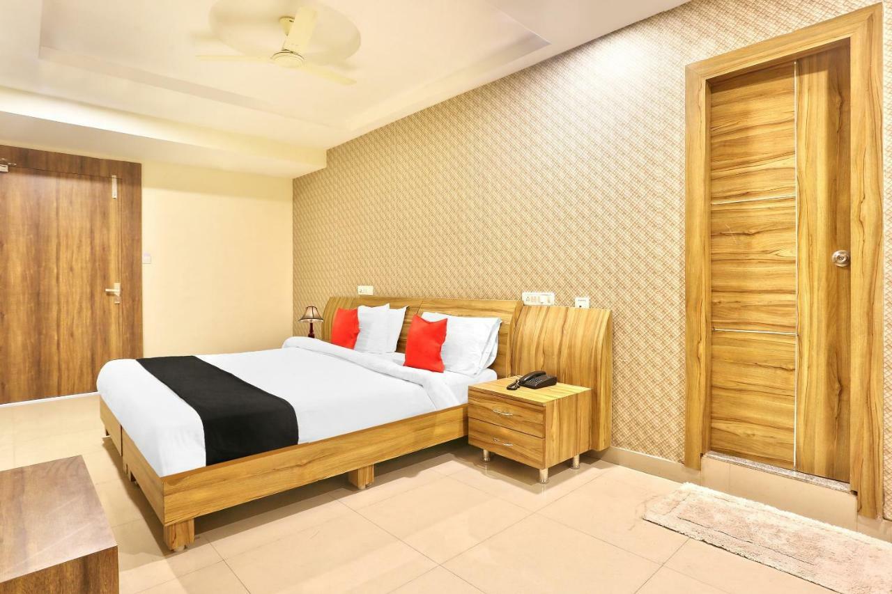 Capital O 15079 Navvada Regency Hotel