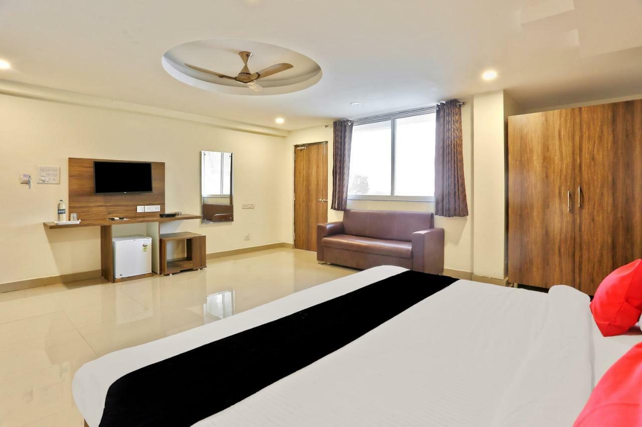 Capital O 15079 Navvada Regency Hotel