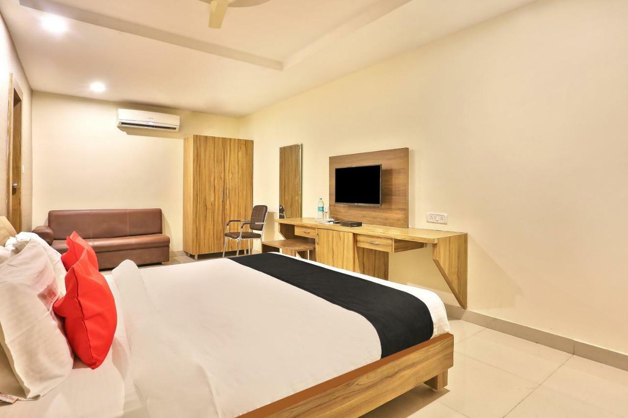 Capital O 15079 Navvada Regency 3* Hyderabad