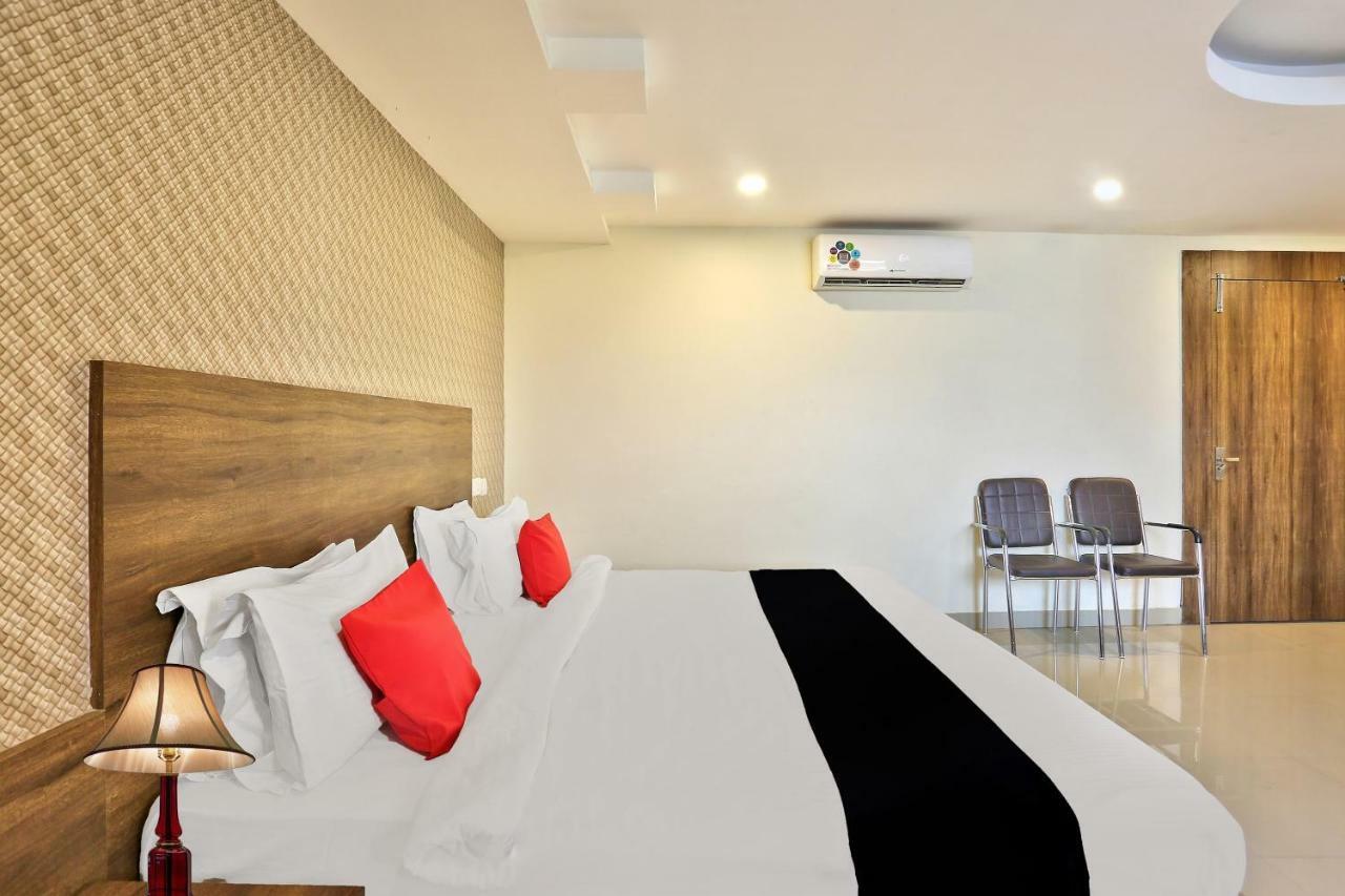 Capital O 15079 Navvada Regency Hotel