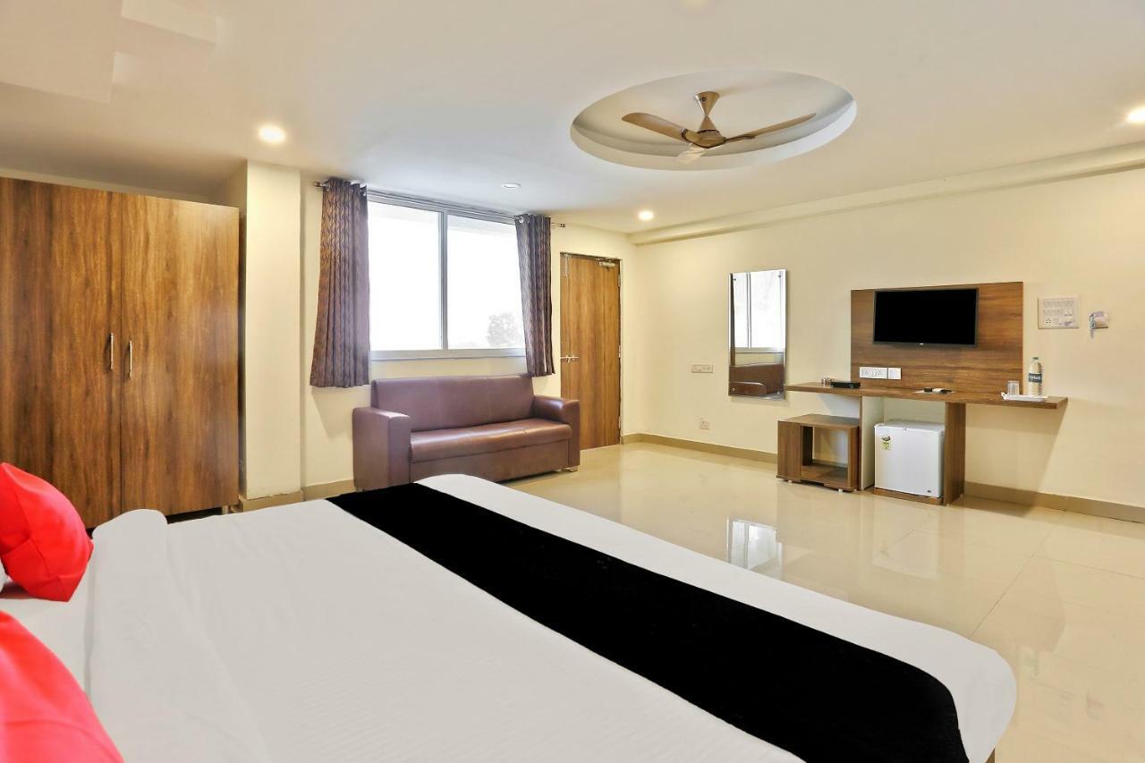 Hotel Capital O 15079 Navvada Regency