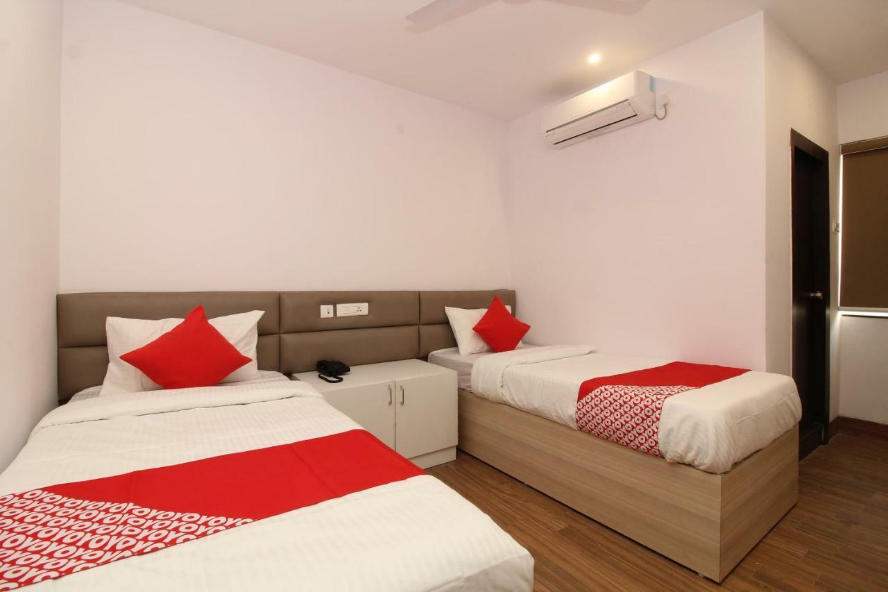 Oyo 35362 My Place S R Nagar 3*