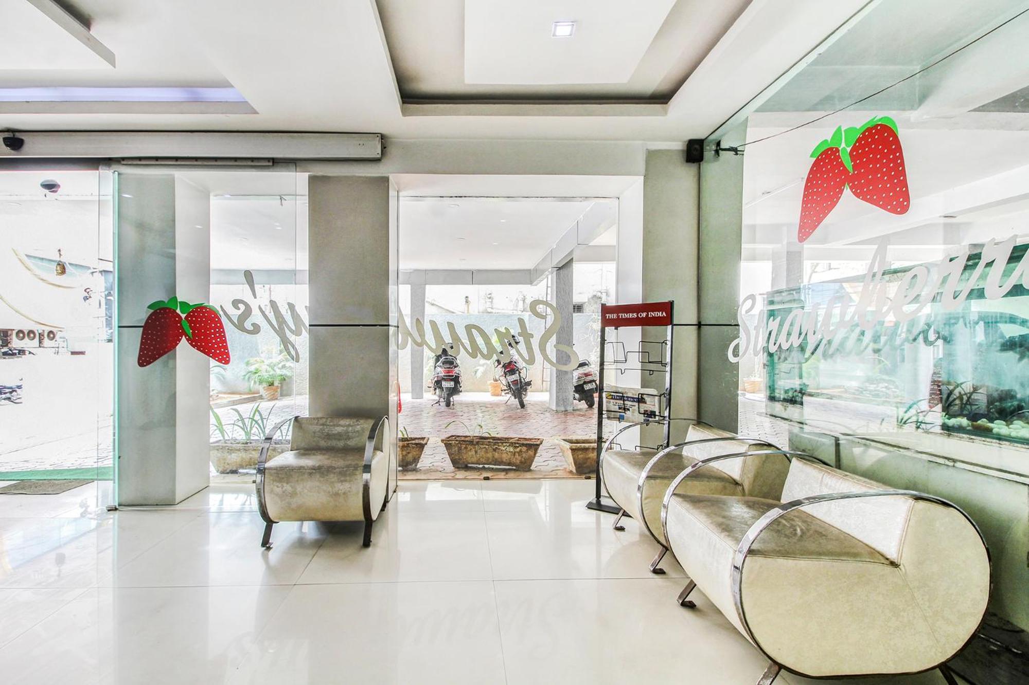 Hotel Fabhotel Strawberry 3*