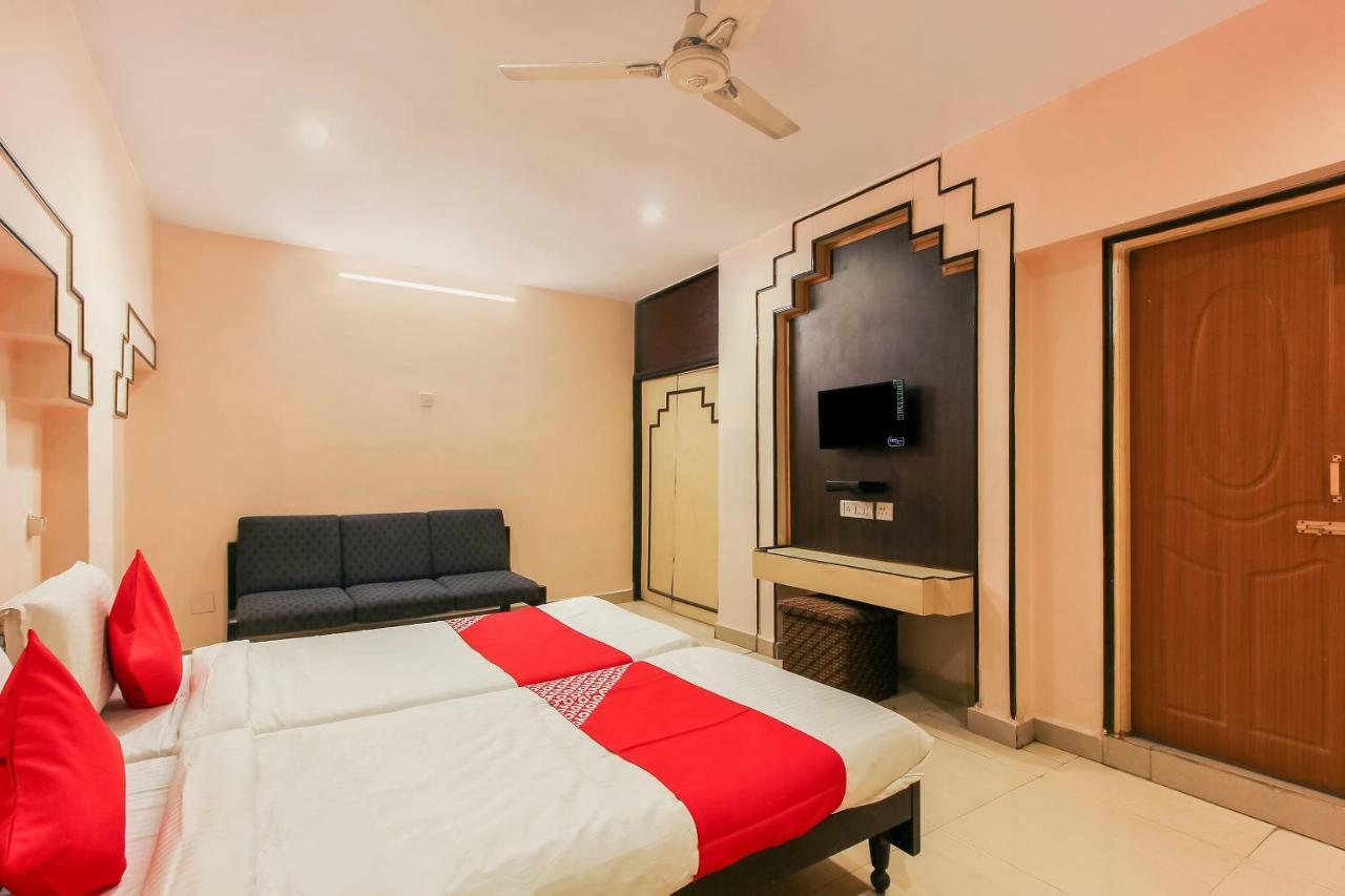 Oyo 18591 Samrat 3* Hyderabad