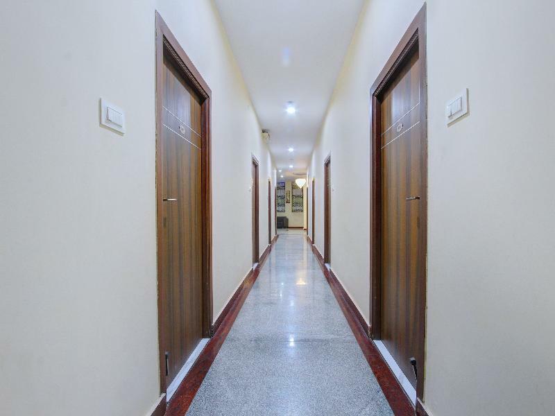 Oyo 7627 Royal Plaza Hotel Hyderabad
