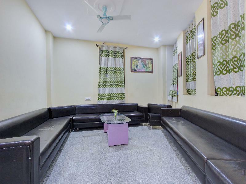 Oyo 7627 Royal Plaza 3*