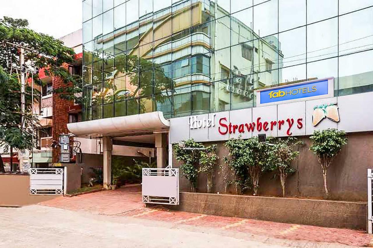 Fabhotel Strawberry