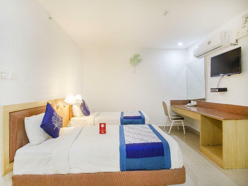 Townhouse Oak Rai Durg Hotel
