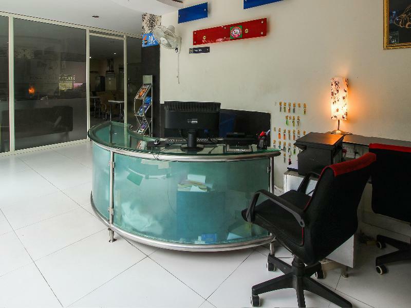 Vaccinated Staff - Capital O 18592 M Hotel 3*