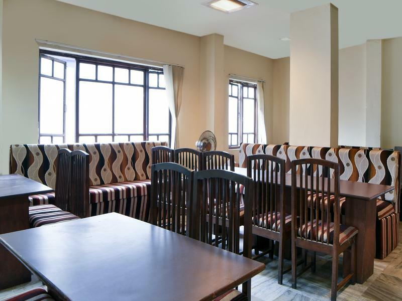 Oyo Flagship 16018 Rainbow Saphire Hotel 3*