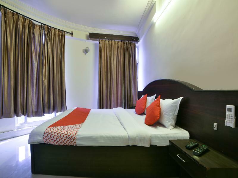Oyo Flagship 16018 Rainbow Saphire 3* Hyderabad