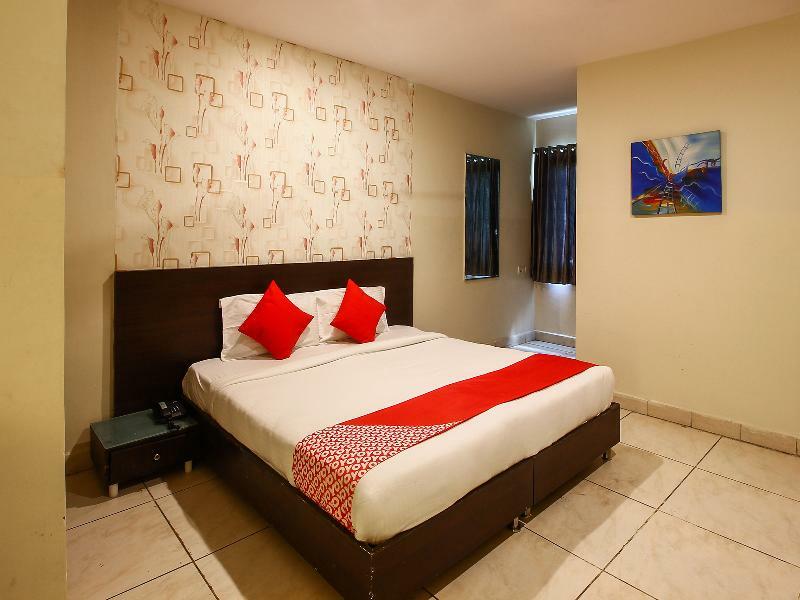 Hotel Vaccinated Staff - Capital O 18592 M Hyderabad