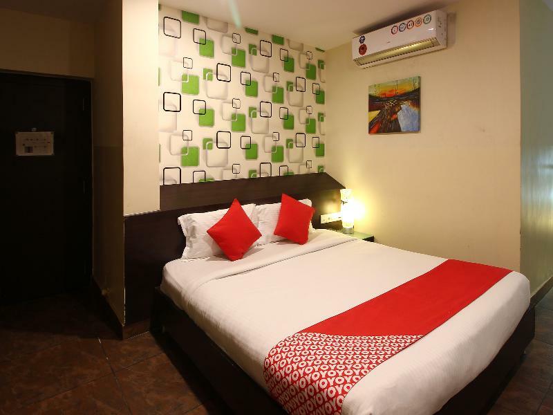 Vaccinated Staff - Capital O 18592 M Hotel Hyderabad