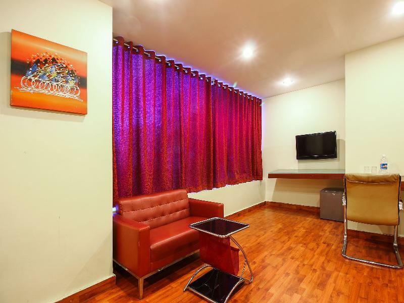 Vaccinated Staff - Capital O 18592 M Hotel 3*