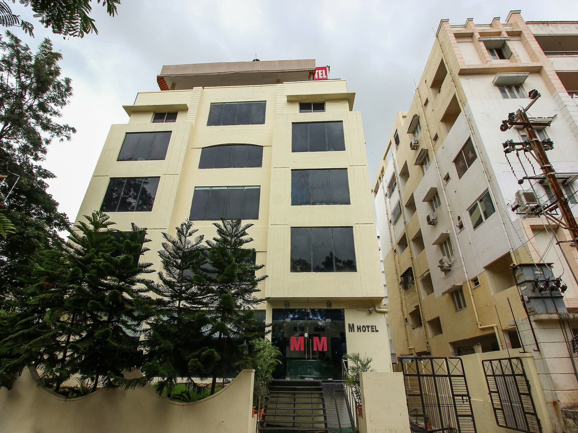 Vaccinated Staff - Capital O 18592 M Hotel Hyderabad