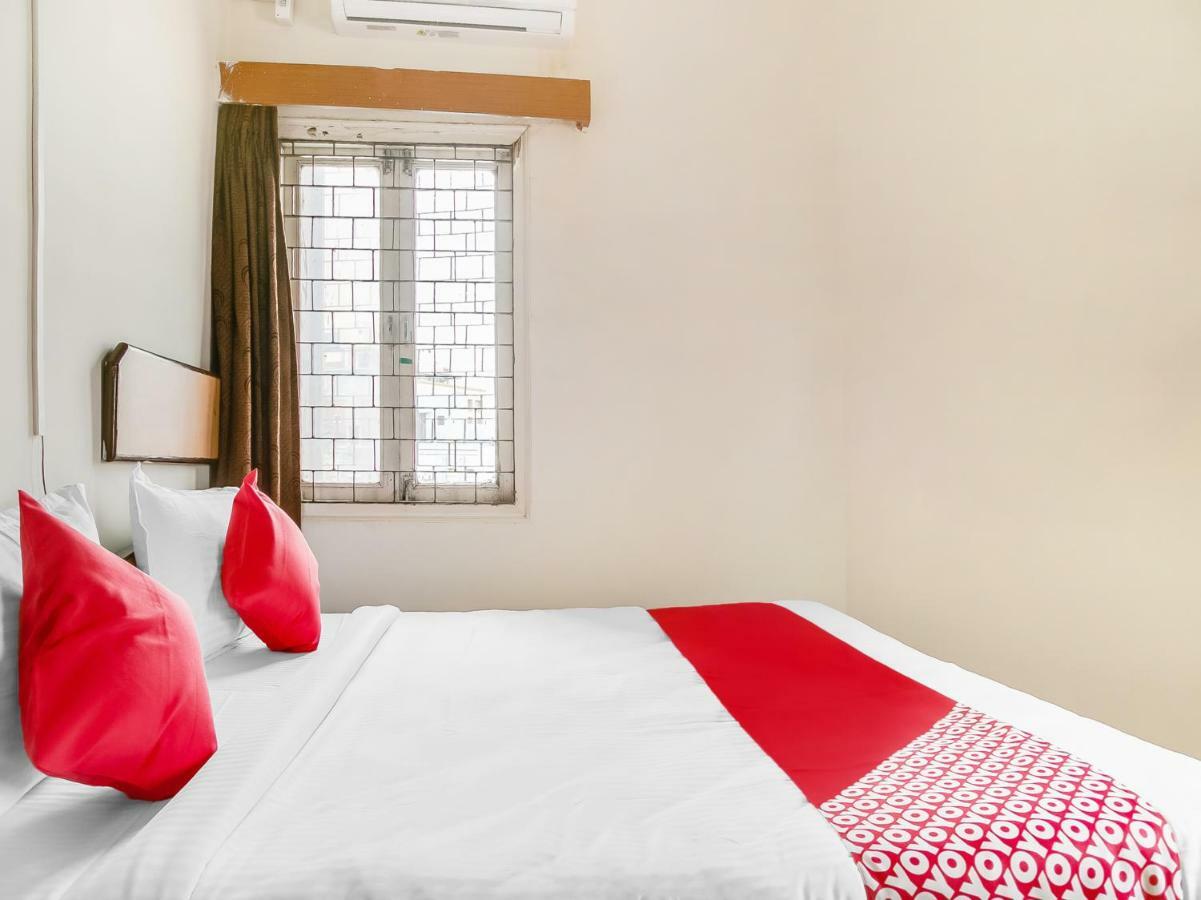 Oyo 47645 Sai Vinayak Boarding And Lodging Hyderabad