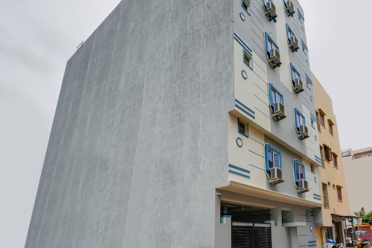 Oyo 46419 Moon Light Hospitality Hyderabad