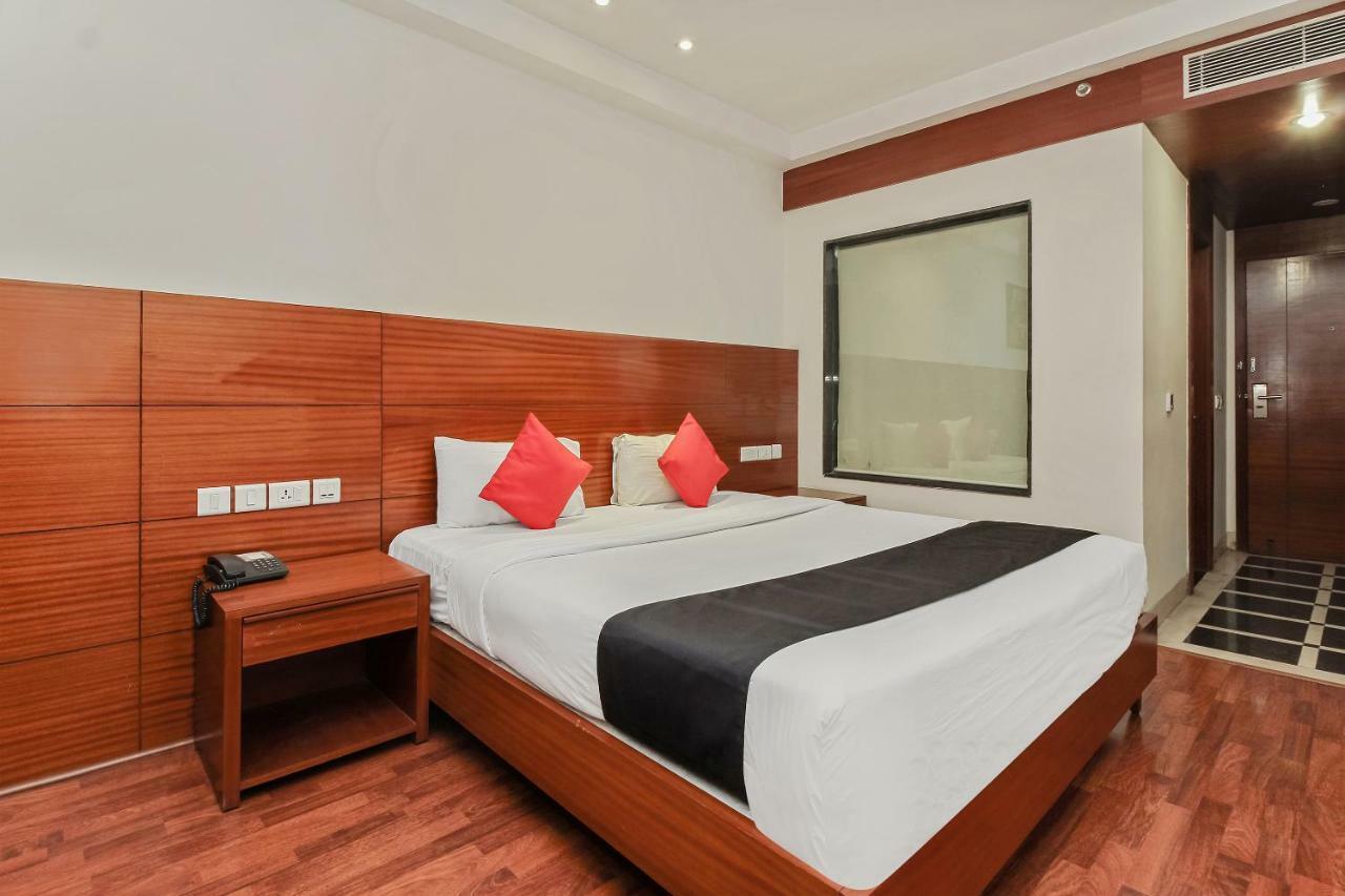 Capital O 35958 Lake View Hyderabad
