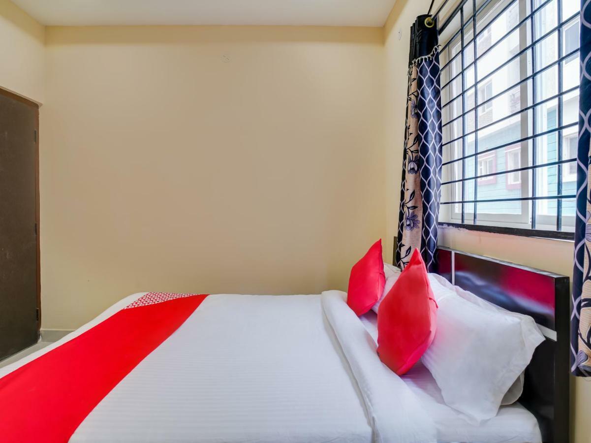 Oyo 46419 Moon Light Hospitality Hotel Hyderabad