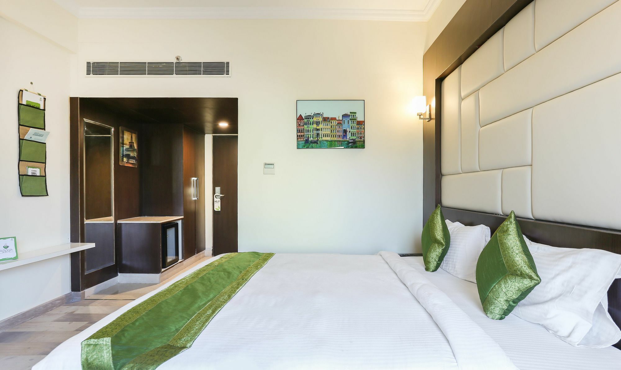 Treebo Trend Wood Bridge Hotel 3*