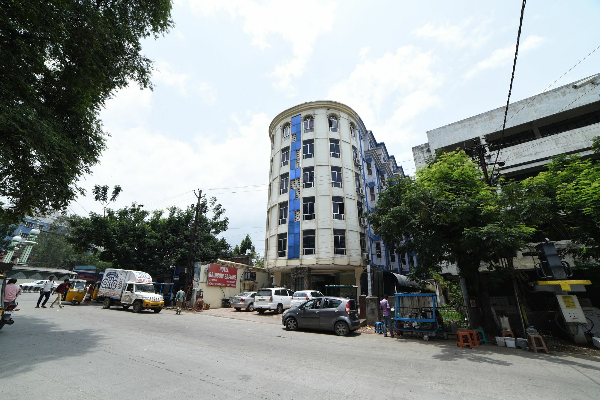 Oyo Flagship 16018 Rainbow Saphire 3*