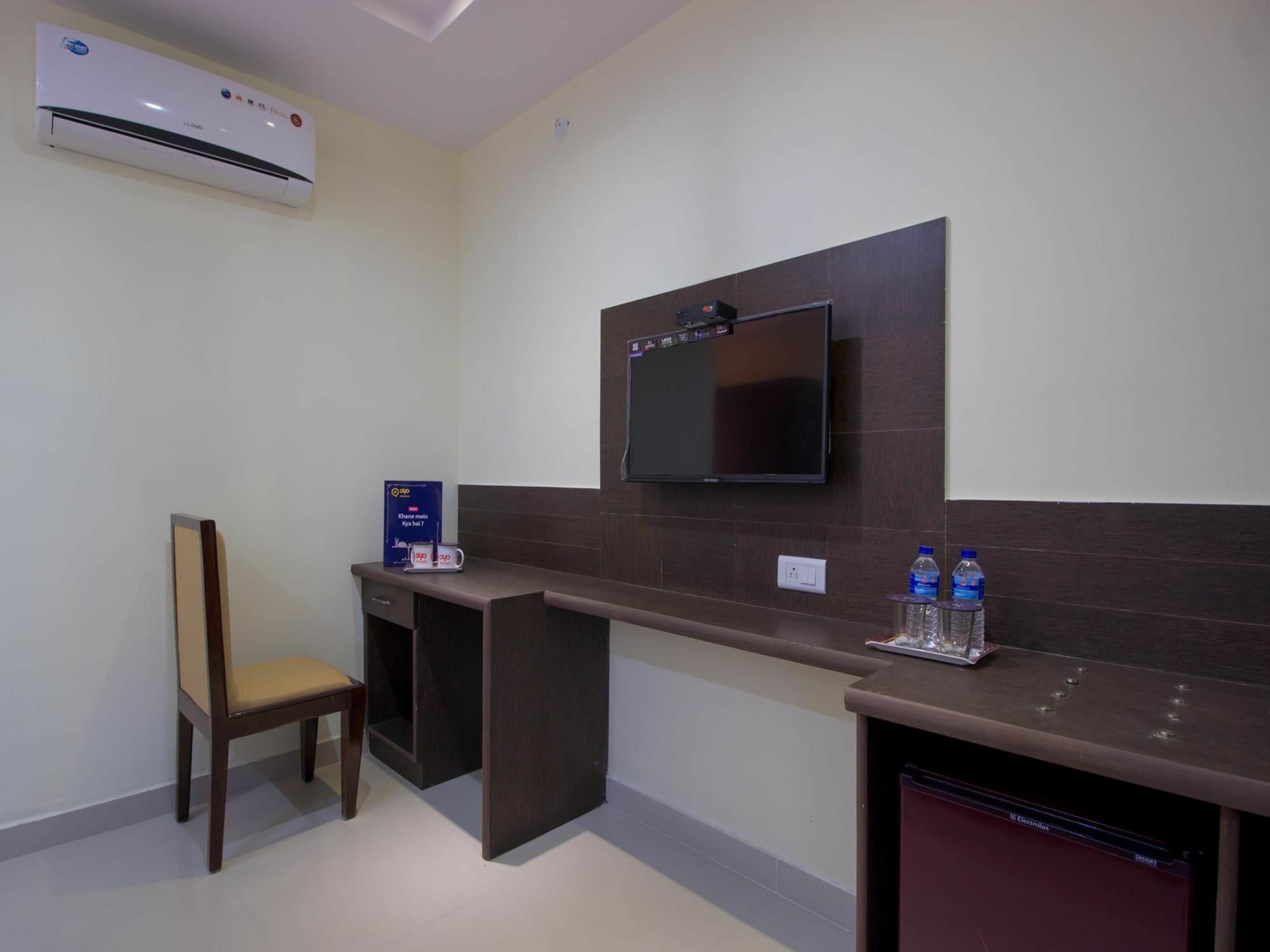 Hotel Oyo Premium Shamshabad 3*