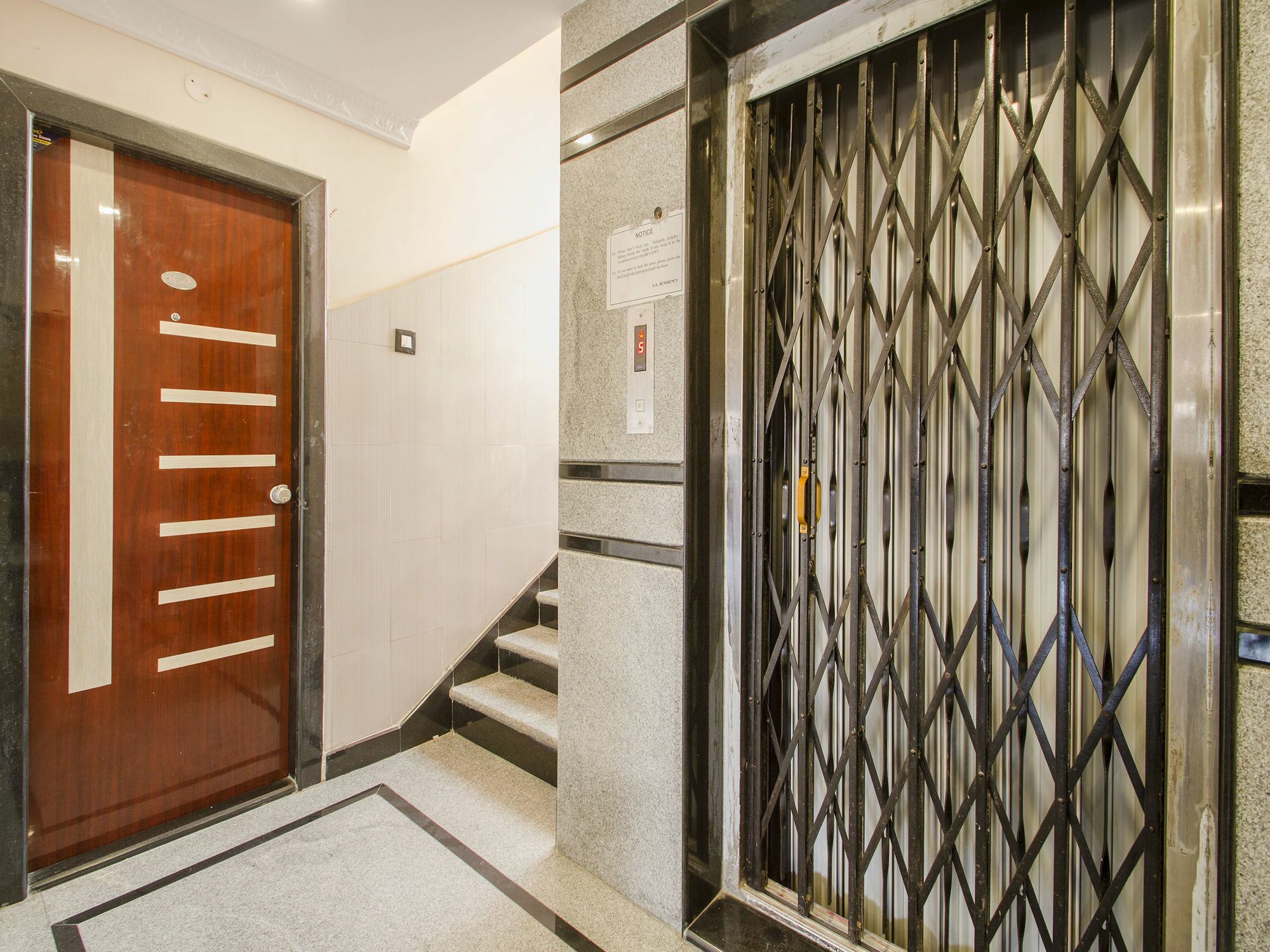 Hotel Oyo 10270 Ss Residency