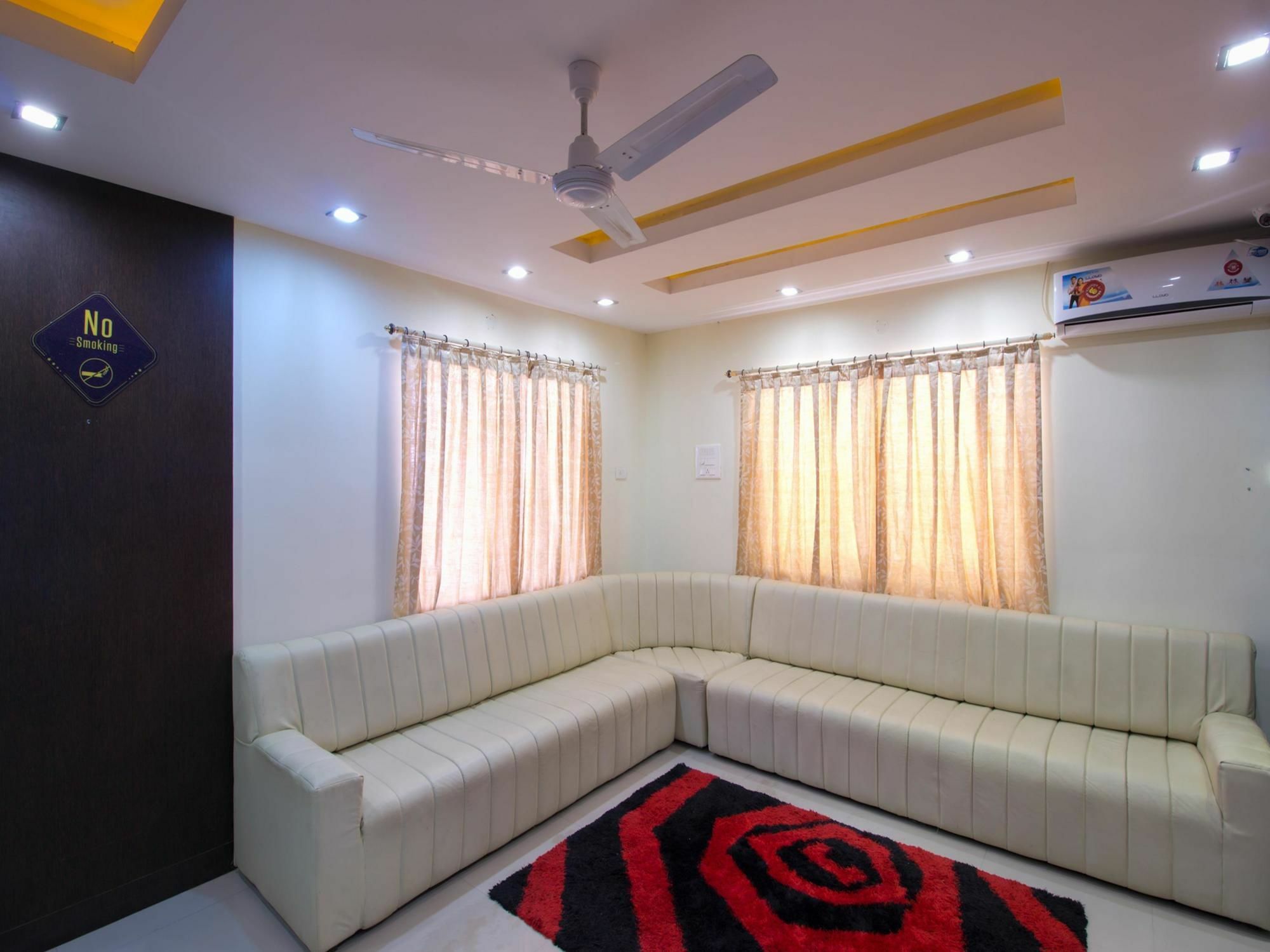 Hotel Oyo Premium Shamshabad