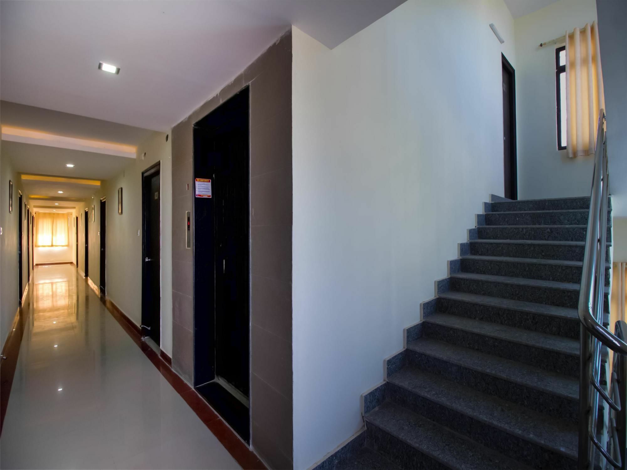 Hotel Oyo Premium Shamshabad Hyderabad