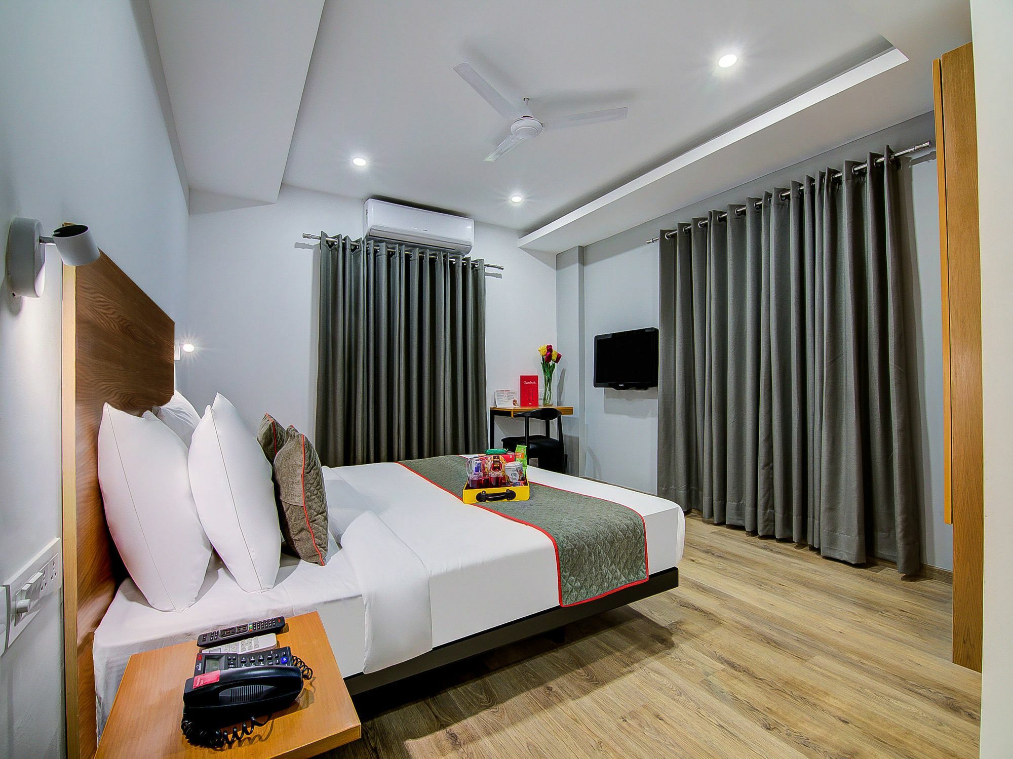 Oyo Townhouse 034 -halcyon Hitech Road 4* Hyderabad