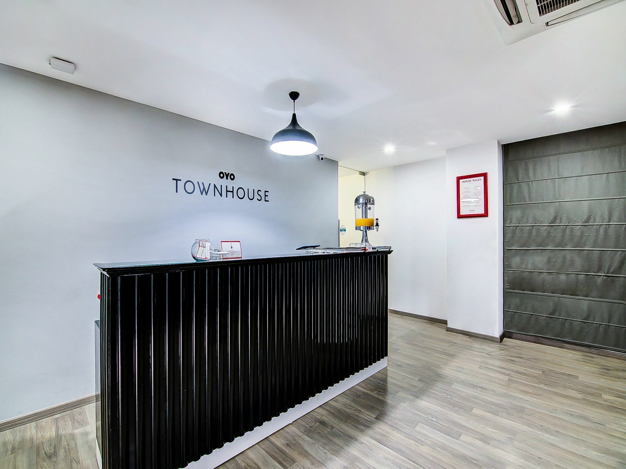 Oyo Townhouse 034 -halcyon Hitech Road Hotel