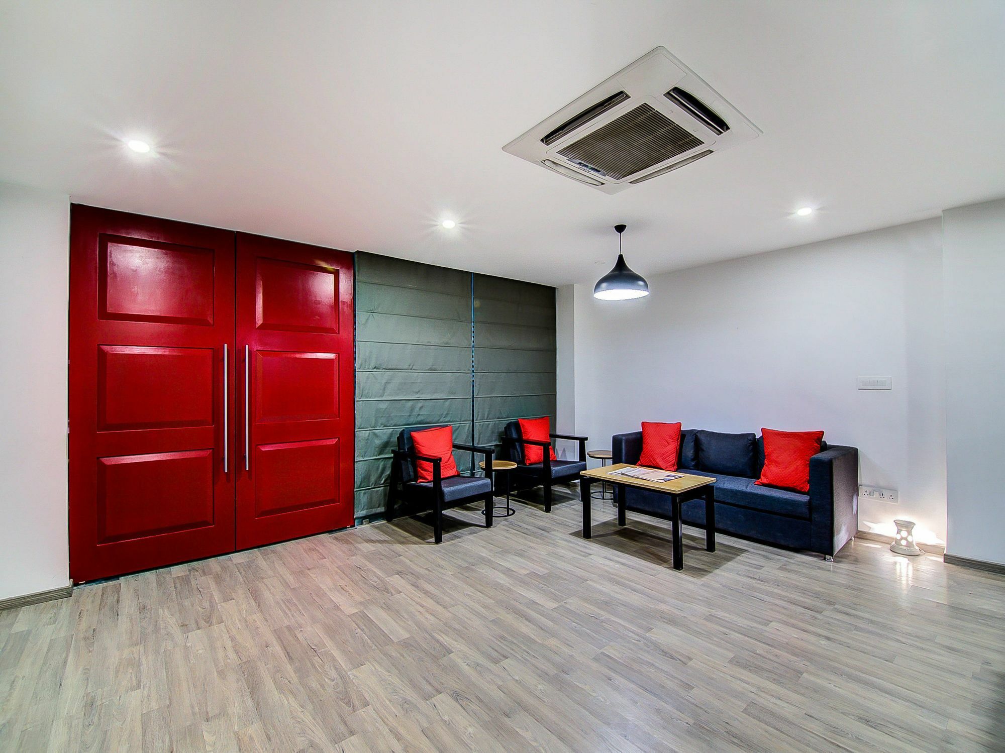 Oyo Townhouse 034 -halcyon Hitech Road