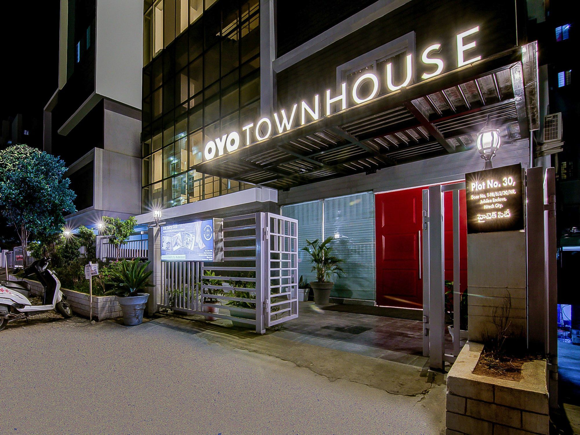 Oyo Townhouse 034 -halcyon Hitech Road Hotel