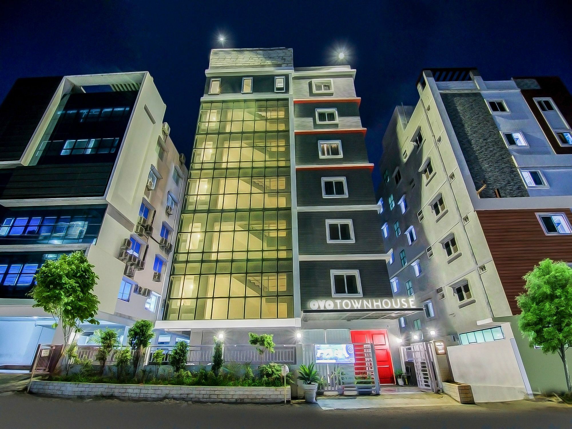 Oyo Townhouse 034 -halcyon Hitech Road